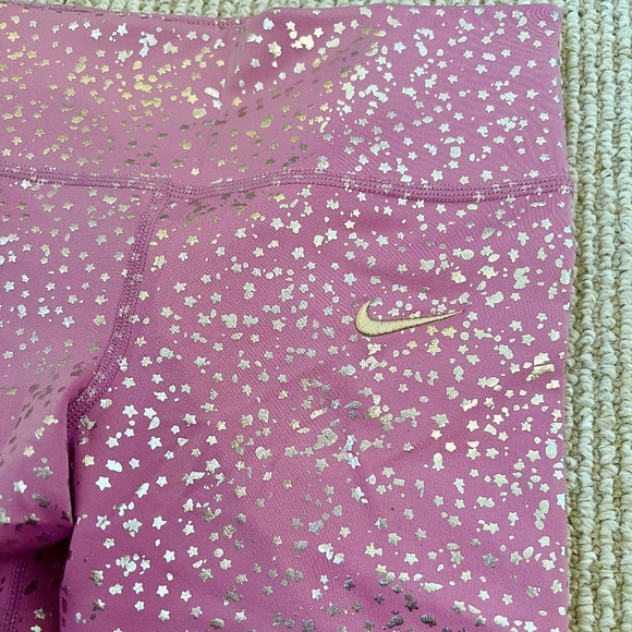 Nike Dri-FIT One Big Kids' (Girls') Leggings Pink Gold Stars XS (6-7) - Picture 2 of 6